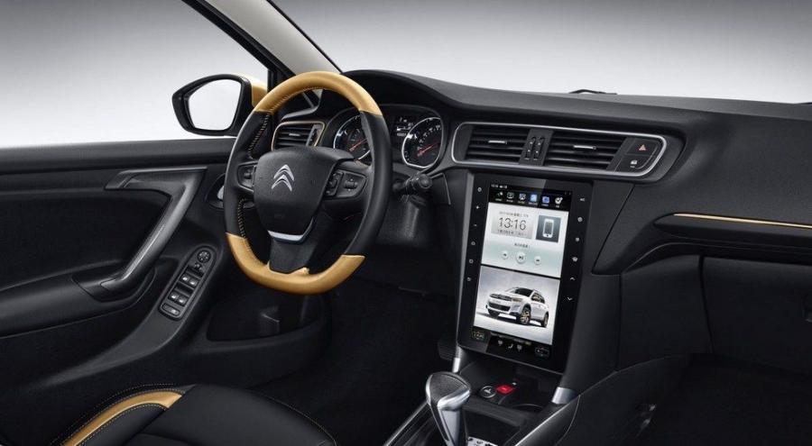 Интерьер Citroen C3-XR 2017 года  (фото 3 из 5)